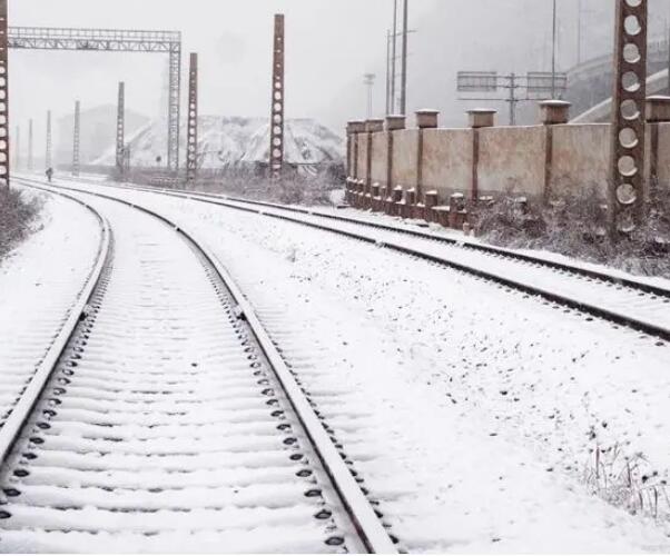 冬天已到，雨雪天氣增多，應(yīng)該怎么做才能防止凈化板發(fā)潮？